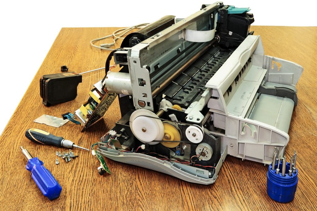 Um das Transportband zu wechseln, sollte ein Fachmann zurate gezogen werden, der den Drucker auseinander- und wieder zusammenbaut. | © Bild: 9861812 - ekipaj, depositphoto.com 