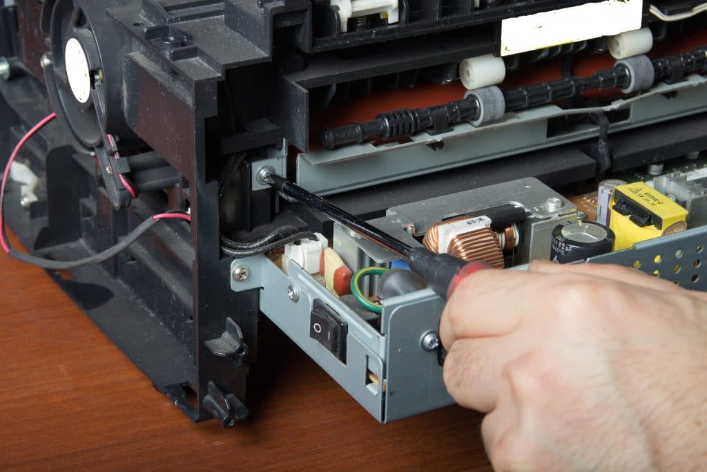 Die Drucker-Reparatur ist kompliziert und sollte Fachkräften überlassen werden | © Bild: 20248567 - sergeevspb1976, depositphoto.com 