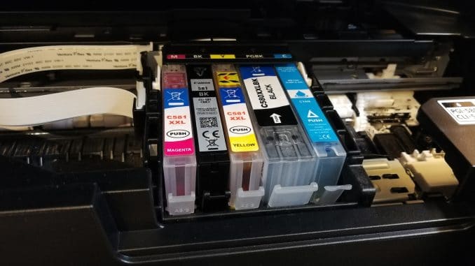 Dank des smarten Systems mit Einzelpatronen sind die Drucker aus dem Hause Canon besonders sparsam, da Sie nur die Tinte austauschen müssen, die auch tatsächlich verbraucht ist. Gleiches gilt entsprechend für die Farblaserdrucker.