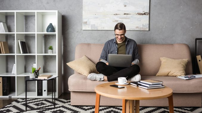 Das Arbeiten im Homeoffice ist für viele ein Traum, doch es birgt auch Nachteile.